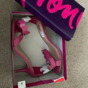 Hot pink scallop patterned heels.